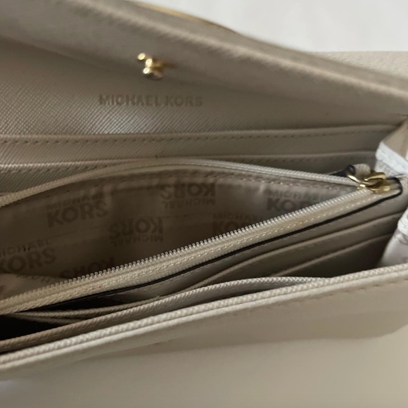 Michael Kors Women's White and Gold Wallet-purses - Picture 4 of 4